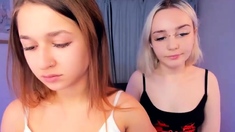 Hot Amateur Webcam Teen Masturbates For Their Fans