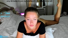 Hot Amateur Webcam Teen Masturbates For Their Fans