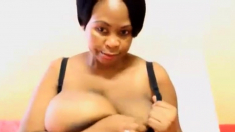 Ebony webcam girl with huge tits
